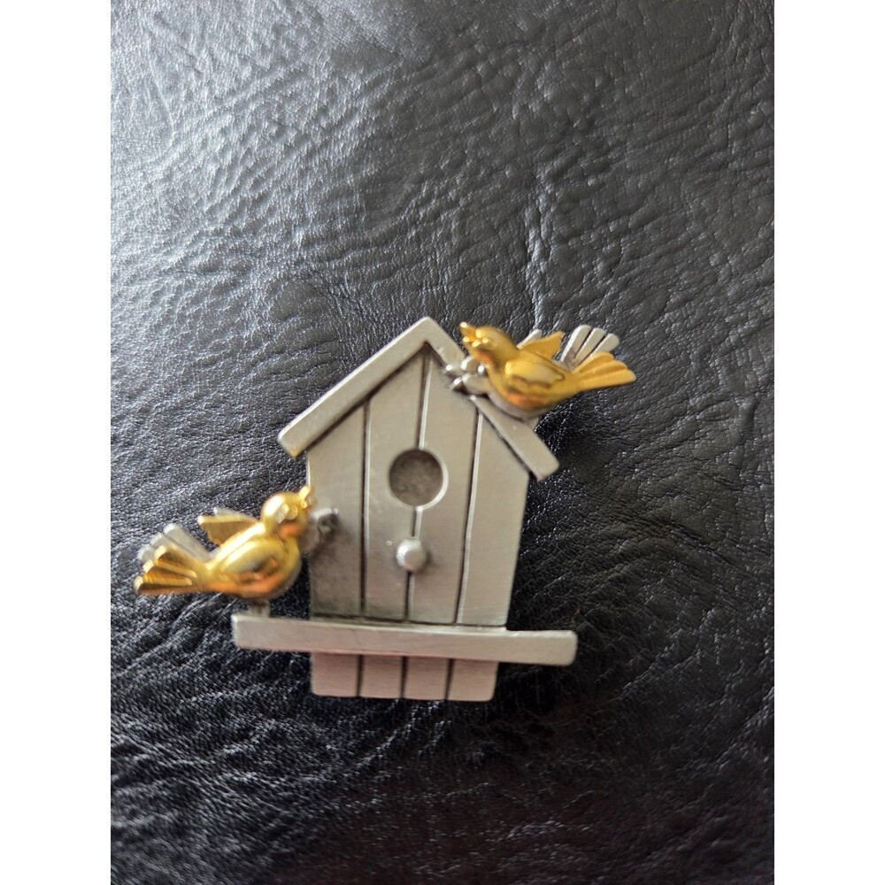 Rare Vintage Birdhouse Pin Pendant With removable birds